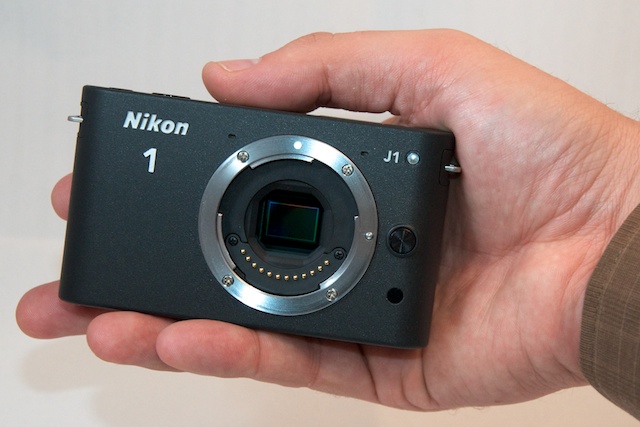 Беззеркальный фотоаппарат Nikon J1