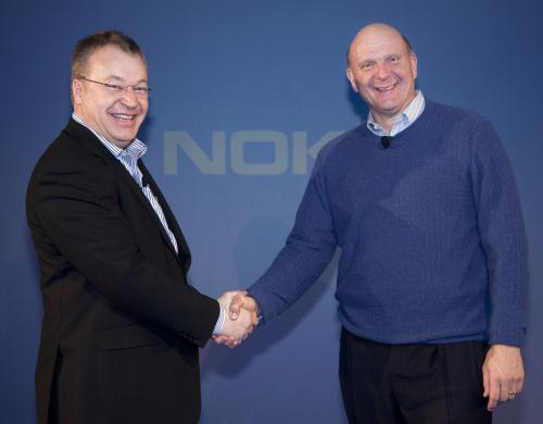 Глава Nokia Стивен Элоп (Stephen Elop) и глава Microsoft Стив Балмер (Steve Ballmer)