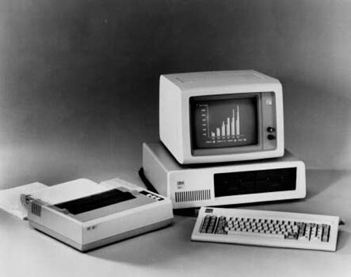 Один из первых компьютеров IBM PC