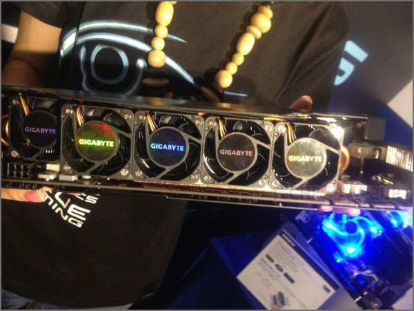  GIGABYTE GeForce GTX 680 SOC WindForce 5X 