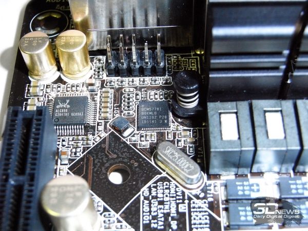  ASRock Z77E-ITX звуковой и сетевой контроллеры 
