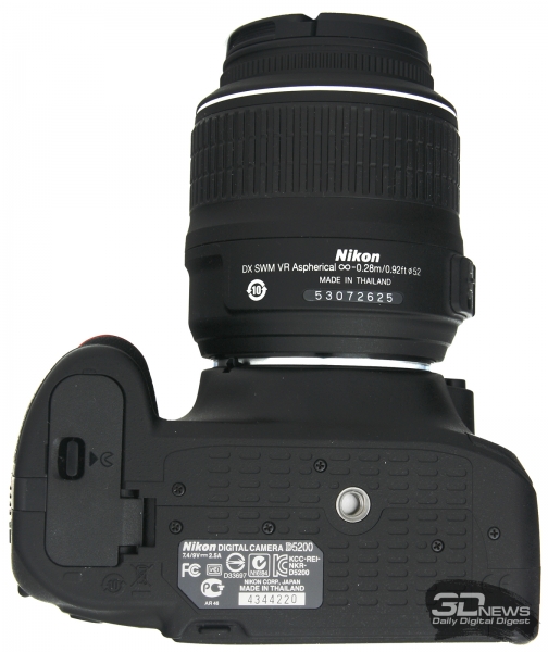 Nikon D5200 — вид снизу 