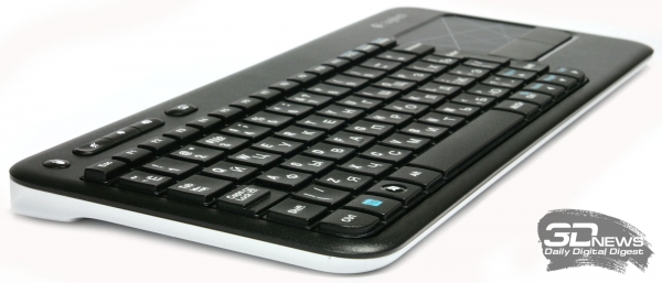  Клавиатура Logitech K400 на ровной поверхности 