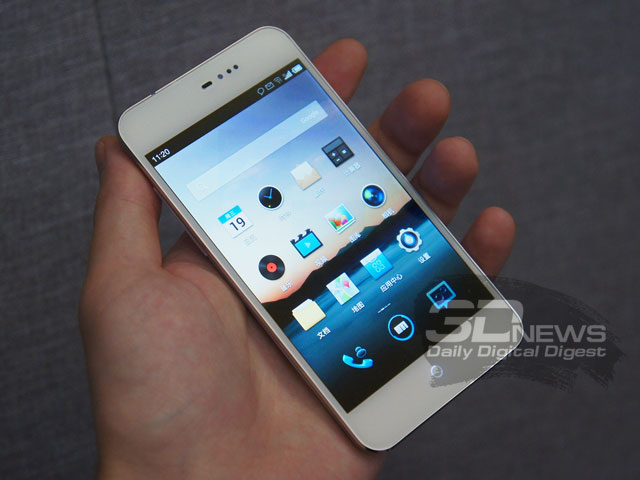 Фото смартфона Meizu MX2 в белом корпусе Фото смартфона Meizu MX2 в белом корпусе