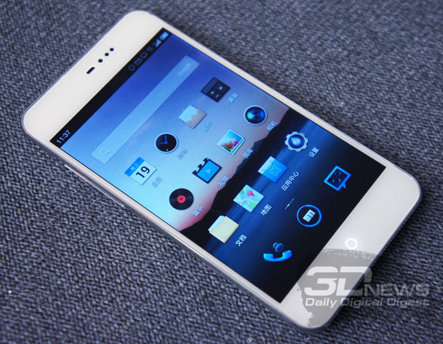 Фото смартфона Meizu MX2 в белом корпусе Фото смартфона Meizu MX2 в белом корпусе