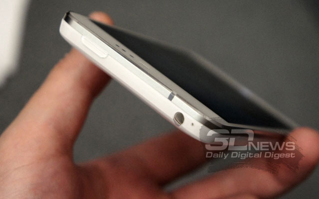 Фото смартфона Meizu MX2 в белом корпусе Фото смартфона Meizu MX2 в белом корпусе