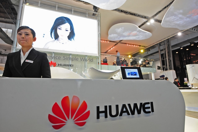 Бывший директор АНБ и ЦРУ обвинил Huawei в шпионаже