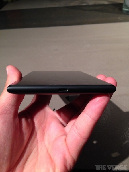 Фаблет Nokia Lumia 1520 сфотографировали рядом с Sony Xperia Z1 Фаблет Nokia Lumia 1520 сфотографировали рядом с Sony Xperia Z1