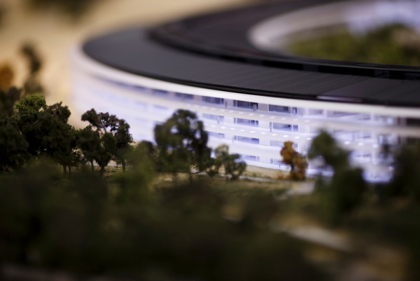 Фото миниатюрной копии футуристического кампуса «Apple Campus 2», а также видео Фото миниатюрной копии футуристического кампуса «Apple Campus 2», а также видео