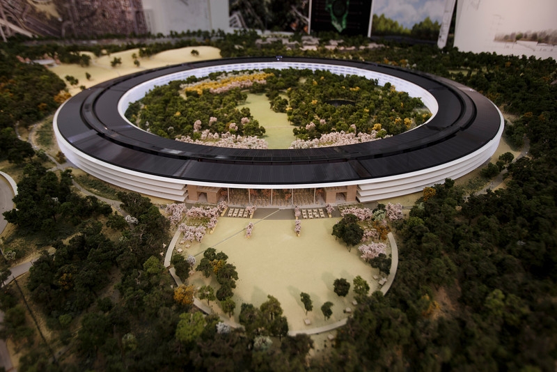 Фото миниатюрной копии футуристического кампуса «Apple Campus 2», а также видео Фото миниатюрной копии футуристического кампуса «Apple Campus 2», а также видео