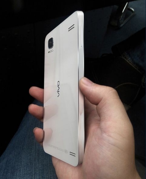 «Живое» фото смартфона Vivo Xplay 3S с 5,7″ экраном (2560×1440) «Живое» фото смартфона Vivo Xplay 3S с 5,7″ экраном (2560×1440)