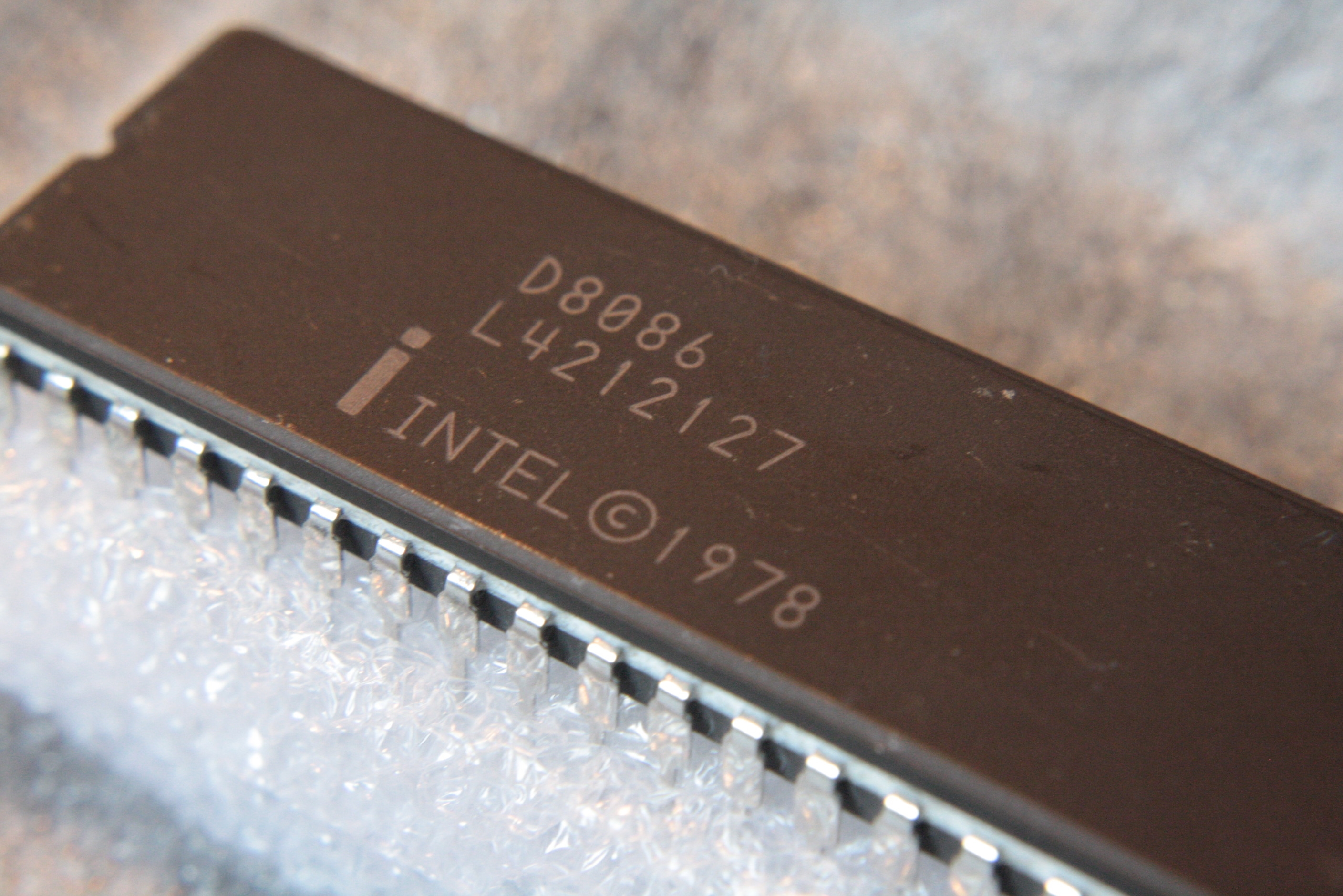 Intel 16. Процессор Intel 8086. Intel i8086. Микропроцессоры Интел 8086. 16-Битный процессор 8086.