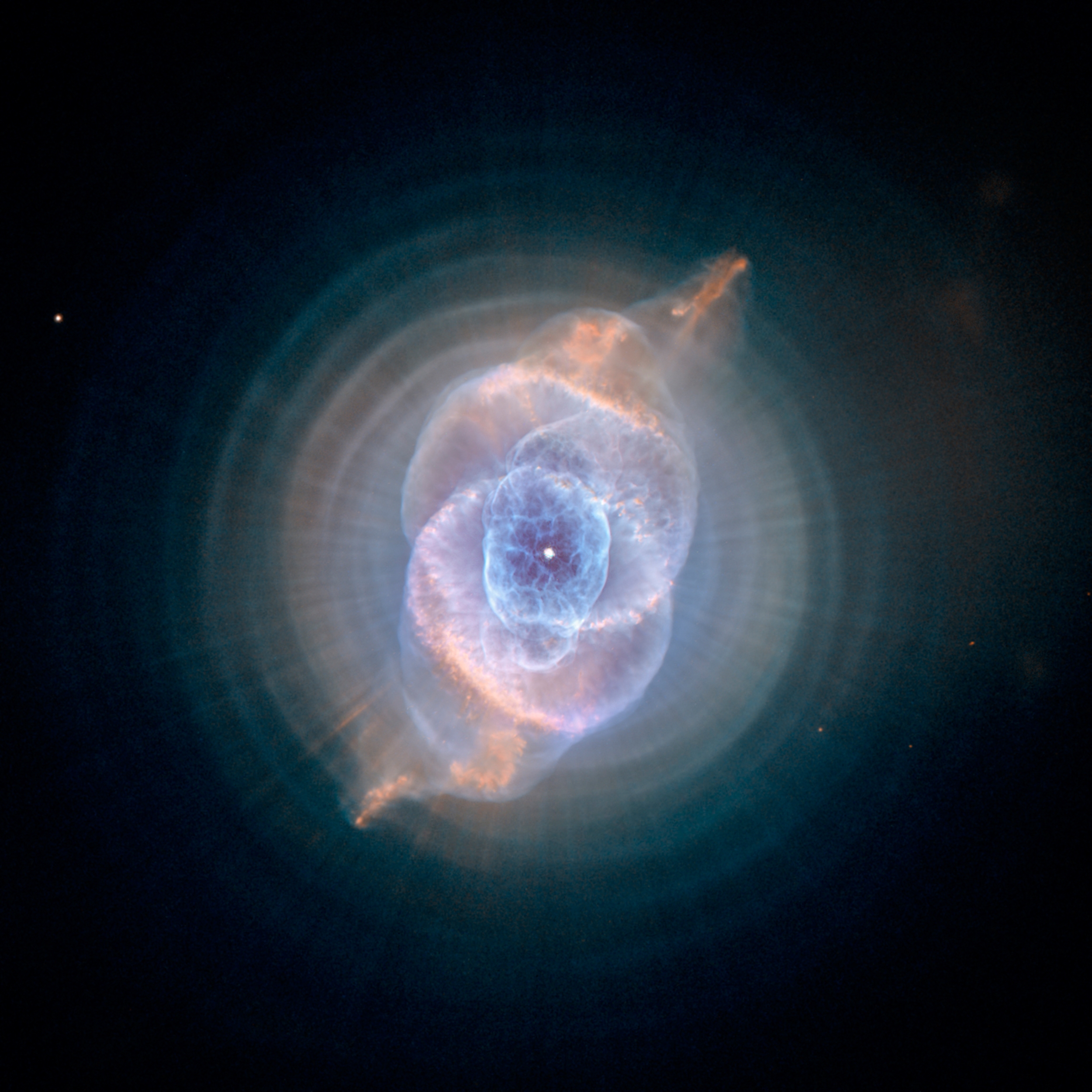 Туманность кошачий глаз Хаббл