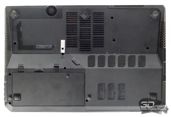  MSI GT60 2PC Dominator: bottom view 