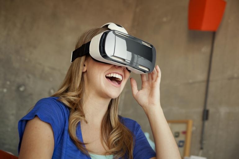 Самсунг с очками виртуальной реальности купить шнур стандартный для бпла phantom 4 pro