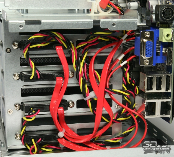  Укладка кабелей внутри корпуса 