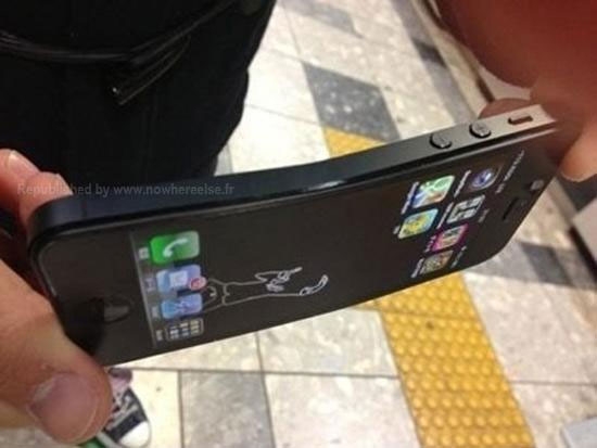  Погнувшийся Apple iPhone 5 