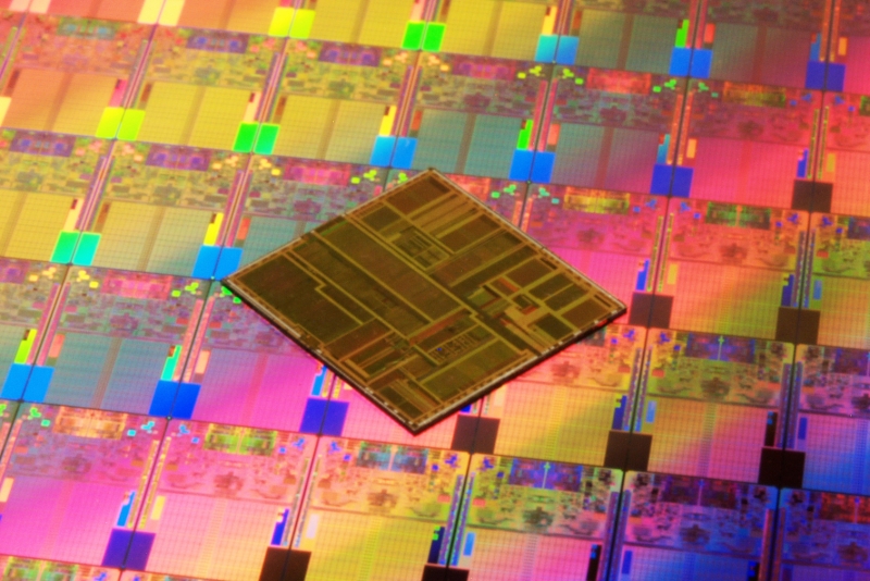  Микросхема Intel на подложке 