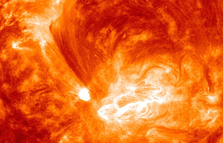 Вспышка на солнце м. Солнечная вспышка m класса. Эволюция солнца фото. 2025 Солнечная вспышка. Солнечные вспышки на Меркурий.