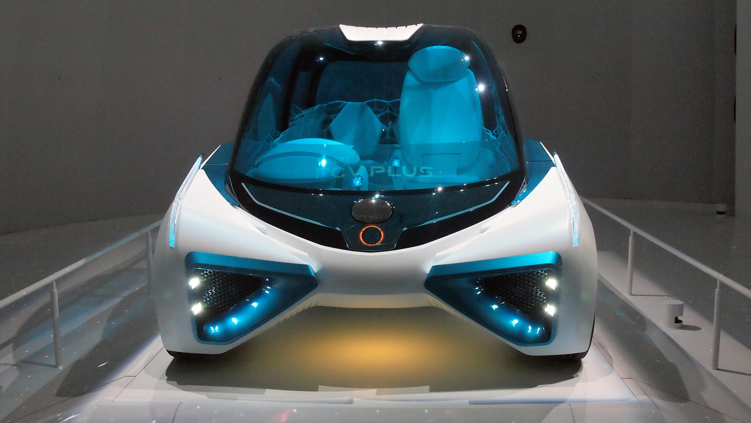 Водородные авто. Toyota FCV Plus. Водородный концепт-кар Toyota FCV Plus. Автомобиль будущего на водороде. Toyota будущего.