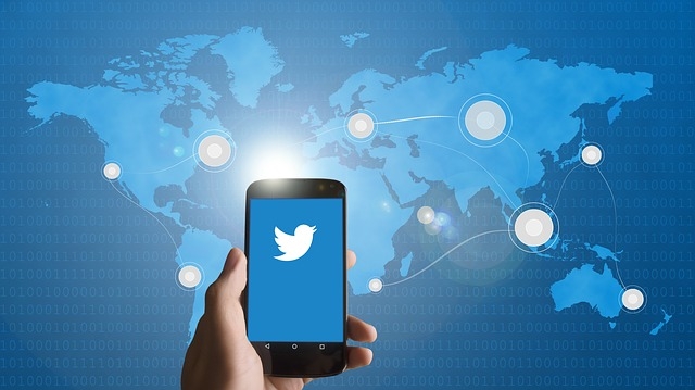 В четверг, 19 ноября, в работе Twitter произошёл сбой. Как уточняет Forbes, по состоянию на 13:00 мск сервис микроблогов оказался недоступен для пользователей. В частности, у многих не открывался сайт Twitter.com и не загружались ссылки на сайты с микроблогов сети. Кроме того, пользователи жаловались на недоступность мобильного приложения. Впрочем, уже на 13:55 по Москве работа веб-версии Twitter была восстановлена. Официальных сообщений от компании касательно произошедшего сбоя пока не поступало.