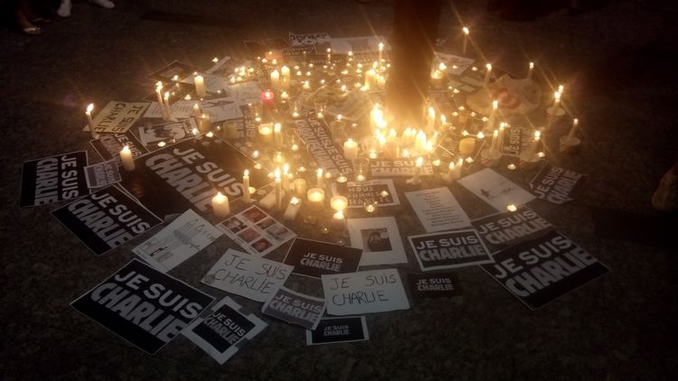 После террористического нападения на редакцию Charlie Hebdo фраза Je suis Charlie стала лозунгом защитников свободы слова во всем мире