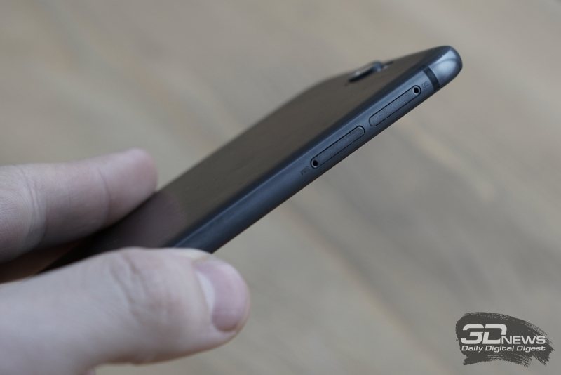  HTC One A9, слоты для SIM-карты и карты памяти 