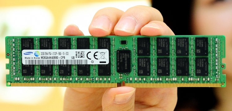  Модуль памяти DDR4 производства Samsung 