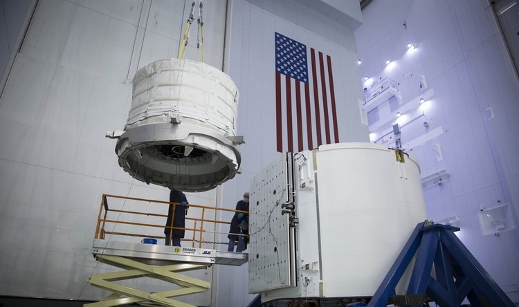 Процесс загрузки BEAM Habitat в грузовой отсек