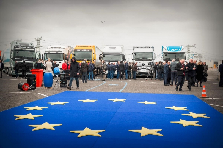 eutruckplatooning.com