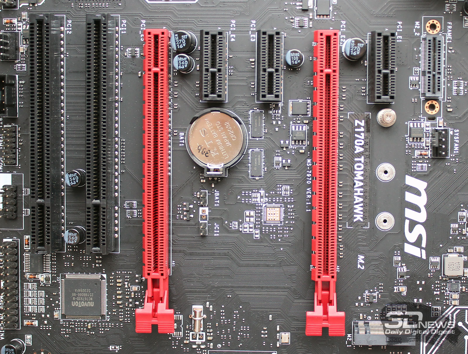 Оперативная память msi. Слот PCI-E x16 на материнской плате. Разъемы для видеокартpci Express 1на материнской плате. Разъем для видеокарты на материнской плате MSI. Разъемы м2 на материнской плате MSI z690 Tomahawk.