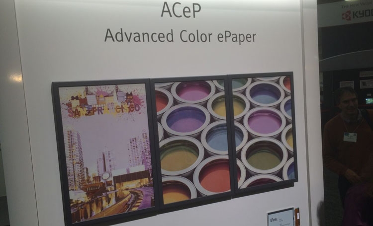  Пример того, как выглядят новые полноцветные дисплеи E Ink ACeP при искуственном освещении (techon.nikkeibp.co.jp) 