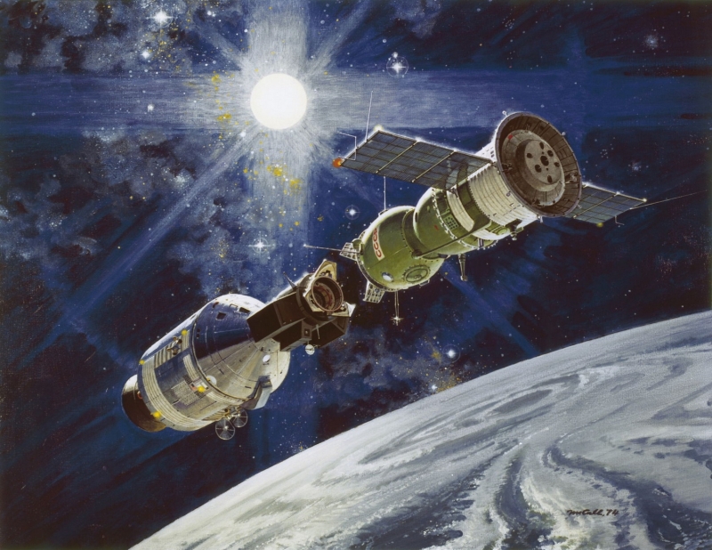  Экспериментальный полёт Apollo – «Союз». Для стыковки использовался корабль модификации 7К-ТМ. Картина художника Роберта Маккола 