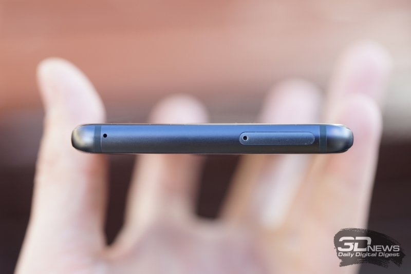  Samsung Galaxy Note 7, верхняя грань: слот для SIM-карты и карты памяти, а также основной микрофон 