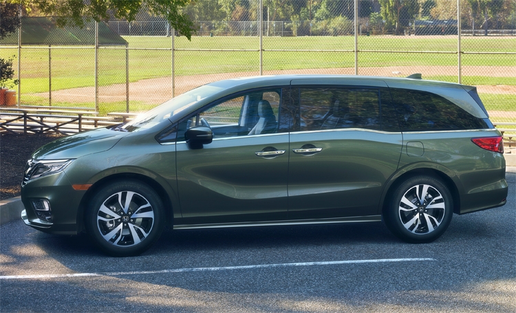 Минивэн 2018 Honda Odyssey предлагает широкие мультимедийные возможности