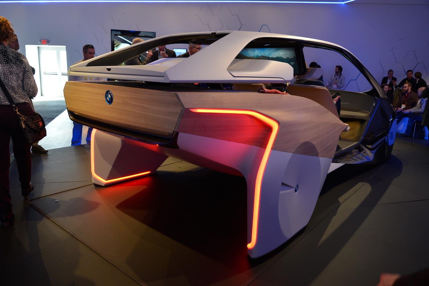 Инсайд машина. Ces 2017 БМВ. BMW I inside Future. BMW I Future Concept. Автомобильный концепт "Охта".