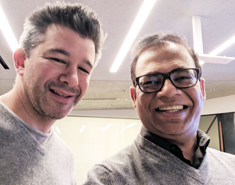 Автопортрет Амита Сингала (слева) в компании с главой Uber