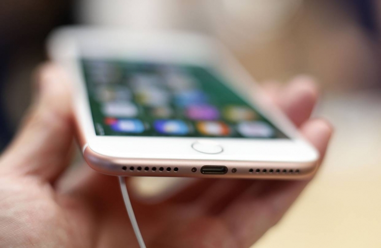 Первый iPhone с OLED-дисплеем получит переработанный сканер отпечатков пальцев