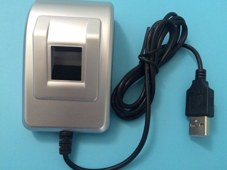 Классический USB-сканер: габаритный, может скользить по столу и имеет неудобный кабель