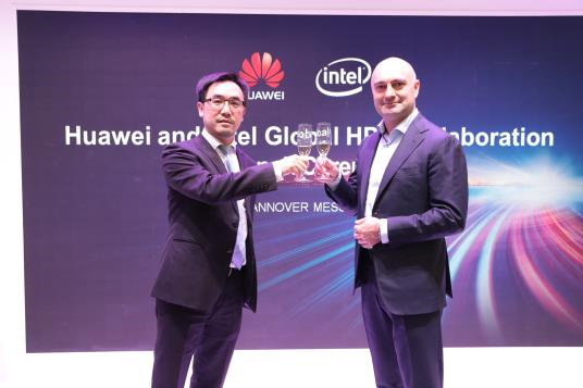 Представители Huawei и Intel на церемонии запуска глобального партнерства на Hannover Messe 2017