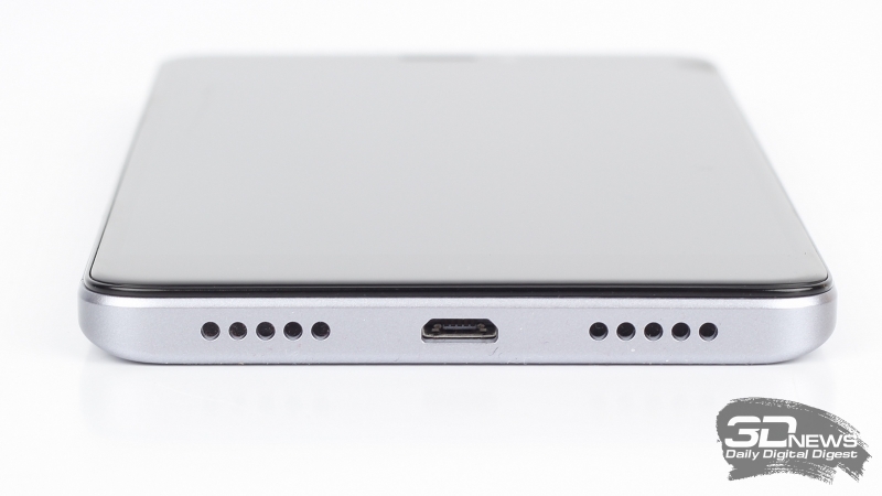 Xiaomi Redmi Note 4X, нижняя грань: microUSB для зарядки и соединения с компьютером, динамик; здесь же спрятан еще один микрофон