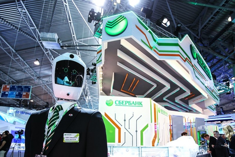 Сбербанк тестирует роботов для пересчёта денег и распознавания клиентов - «Новости сети»
