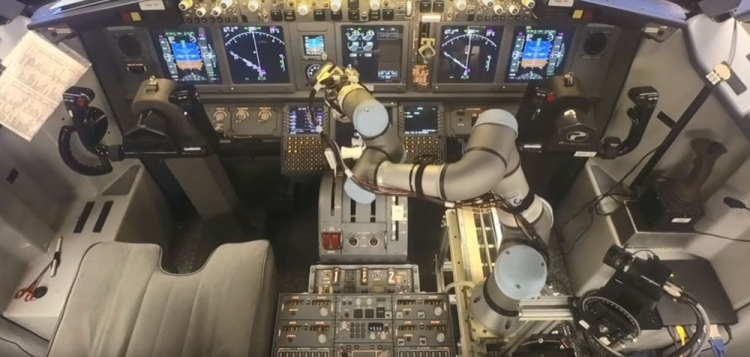 Робот-манипулятор DARPA ALIAS без помощи человека справился с посадкой Boeing 737 - «Новости сети»
