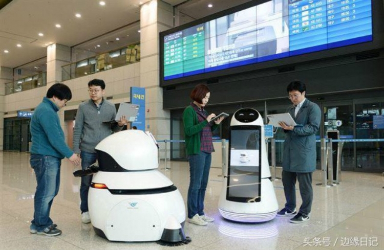 В аэропорту Южной Кореи начали тестирование роботов-гидов и роботов-уборщиков  LG