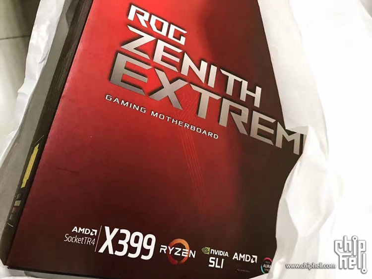 Подробные фото матплаты ASUS ROG Zenith Extreme для процессоров TR4