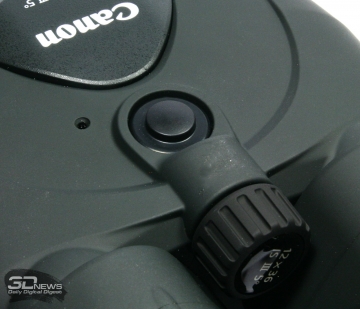  Кольцо фокусировки, кнопка стабилизатора и петли для крепления шейного ремня 