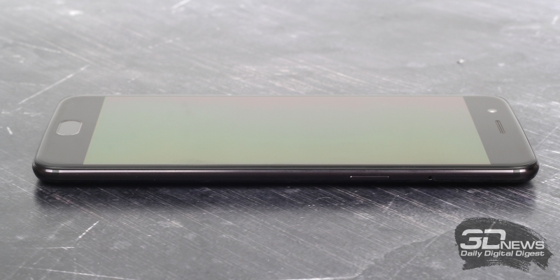  OnePlus 5, правая грань: клавиша включения и слот для двух nano-SIM 