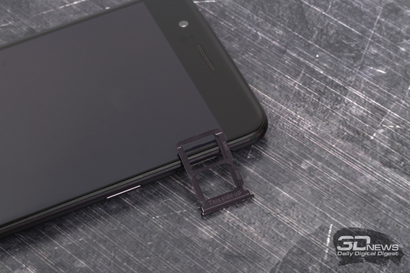  OnePlus 5, слот для двух карточек стандарта nano-SIM 