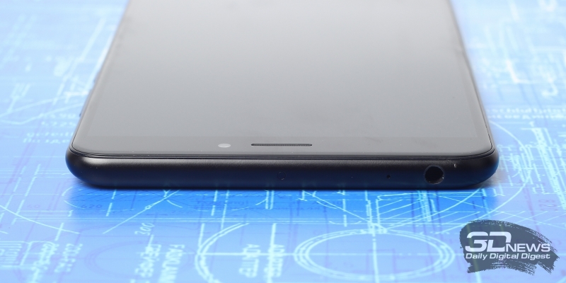 Xiaomi Mi Max 2, верхняя грань: ИК-порт и мини-джек для наушников/гарнитуры 
