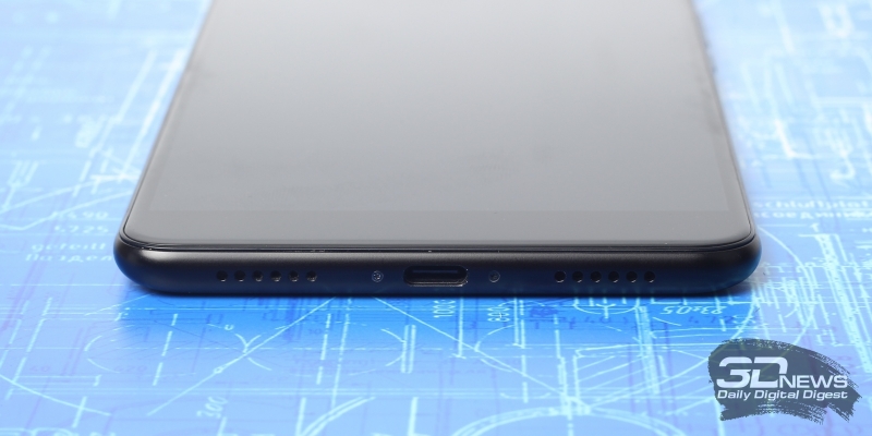  Xiaomi Mi Max 2, нижняя грань: порт USB Type-C и две решетки – левая декоративная, а за правой прячется второй динамик 